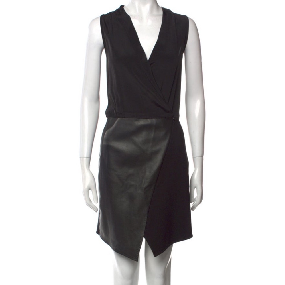 Chic Black Sleeveless Dress